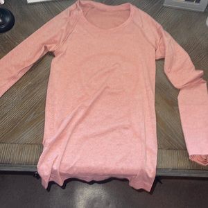 Size:4! Long sleeve swiftly tech 2.0! Perfect condition! Just not my color!